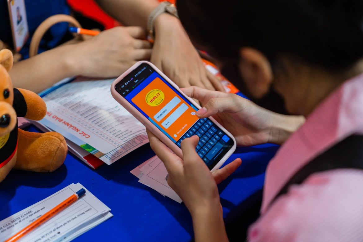 huflit-2024-can-biet