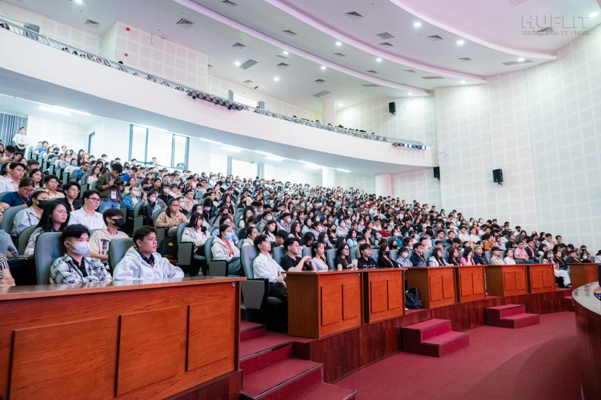 hoc-phi-huflit-2025